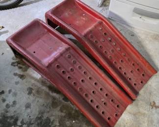 Steel Vehicle Ramps with Red Finish
