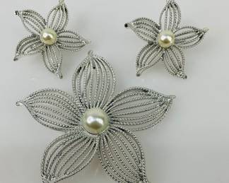 Sarah Coventry Moonflower Brooch & Clip On Earrings
