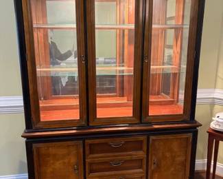 Broyhill Ming Dynasty Premier Collection Illuminated China Cabinet