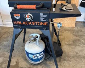 Blackstone 17" Griddle with Hood & tools