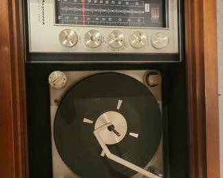 Magnavox "Astro-Sonic" Console Stereo with Tube AM/FM Radio and Turntable