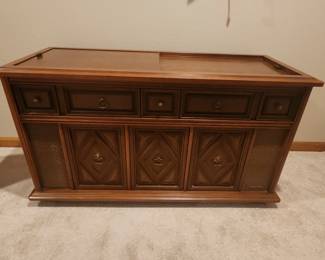 Magnavox "Astro-Sonic" Console Stereo with Tube AM/FM Radio and Turntable