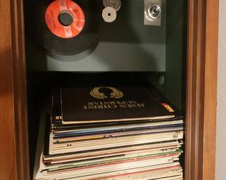 Magnavox "Astro-Sonic" Console Stereo with Tube AM/FM Radio and Turntable