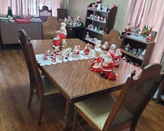 Vintage Dining Table w/ 6 Chairs & 3 Leafs