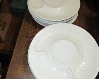 Set of 8 artichoke plates