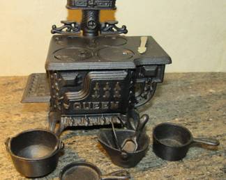 Queen sample cast iron stove & pots