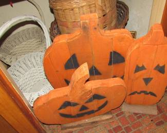 VTG wooden pumpkin props