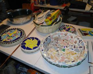 Mosaic pieces to decorate the outdoor area