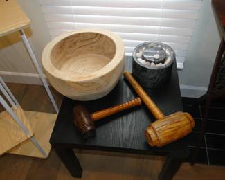 Wooden bowl and wooden hammers