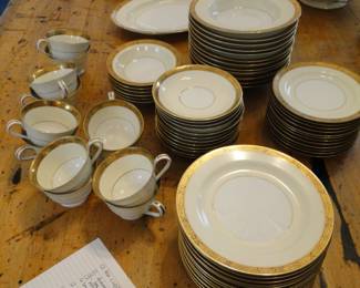 Beautiful and remarkable china set