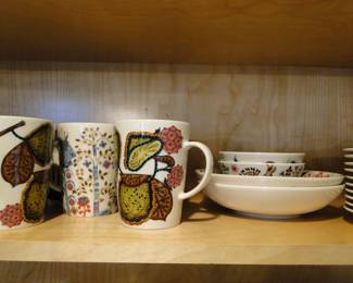 Some of these cups actually have the matching bowls and plates too