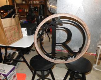 The letter R in a circle