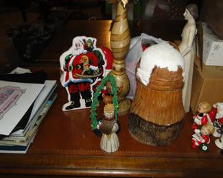 Lots of great vintage Christmas items