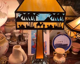 Meyda Camel Mission slag glass lamp