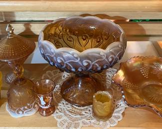 Nice piece of Fenton in the middle