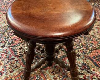 Very nice adjustable piano stool