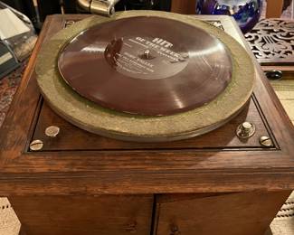 Victor Talking machine VV-VI 551761; table top model; Works great