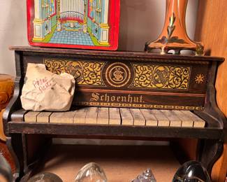 Toy Schoenhut piano