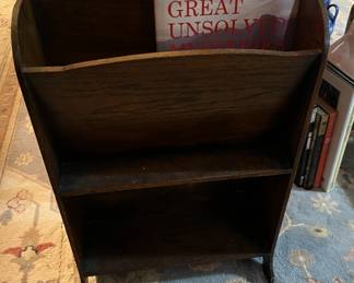 Magazine stand/bookcase