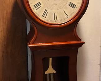 Howard Miller repro Arendal clocka