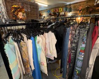 More linens tablecloths & Runners