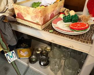 Large beer mugs, Rooster canister