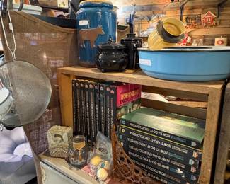 Enamel jello mold, Quaker, 