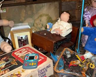 Doll desk, bags of hot wheels & Matchbox cars