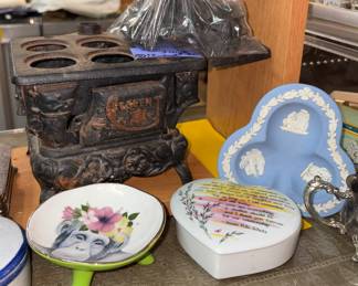 Wedgewood pin dish, cast iron stove crescent 