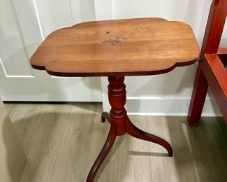 Federal Tilt Top Table