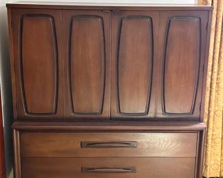 MCM Broyhill Chest of Drawers Excellent Condition 