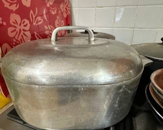 U.S.A.  Magnalite Roaster 