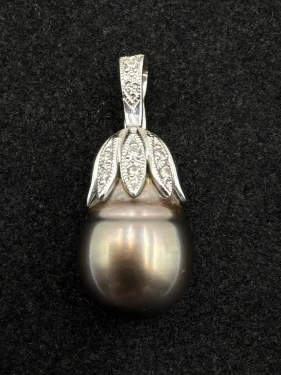 18k white gold pearl pendant