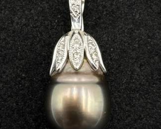 18k white gold pearl pendant