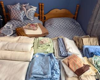 Vintage Twin Colonial Head Board/Mattress Boxspring. Beds, Vintage Bedding