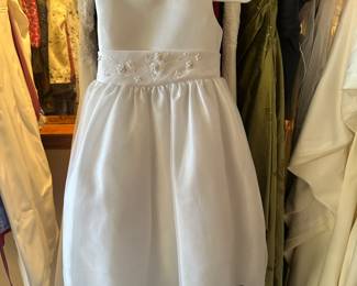 White Girls Floral Flower Girl/Communion Dress - Size 7 - $50.00 
