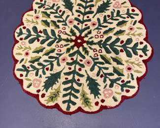 Holiday Hook Scallop Francesca Rug, 3' Round -$34.00