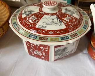 TAIWAN vtg chinese porcelain covered casserole serving bowl key greek red
