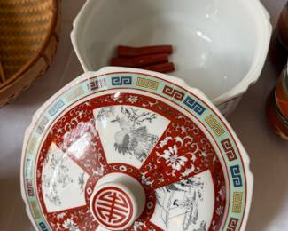 TAIWAN vtg chinese porcelain covered casserole serving bowl key greek red