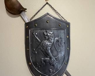 Metal armour shield with lion
Shield is 19in x 13in