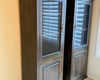 Tall curio display cabinet by macro furniture
6FT TALL , 2FT WIDE, 18IN DEEP