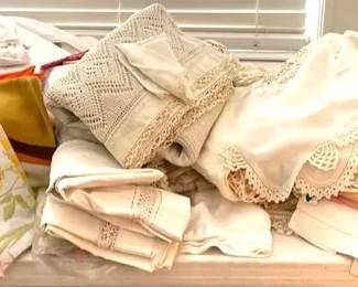 Linens Vintage, Table Coverings, Napkins, And More