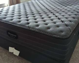 Beautyrest Black Queen Sized Mattress, Box spring And Rails 