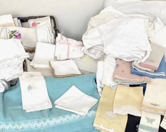 Vintage Table Linens And Napkins