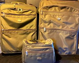 Three Piece Pathfinder Luggage Set