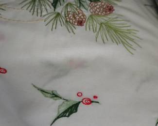 Holiday linens
