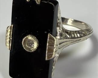 White Gold Art Deco Ladies Ring with Diamond
