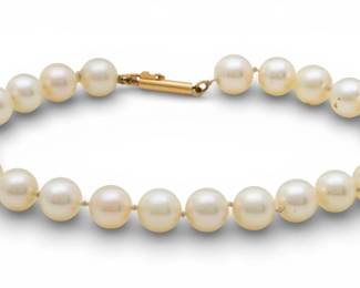 Lot 14
Pearl 6.5mm Bracelet, 14K Gold Clasp
