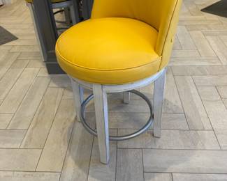 Set of 4 Kitchen Stools that Swivel 25" high