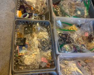 Loads of vintage jewelry